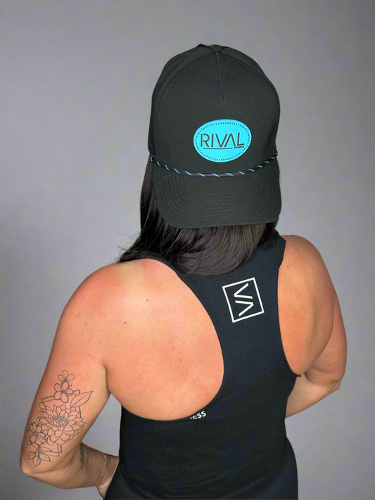 Model wearing Ocean Edge hat.