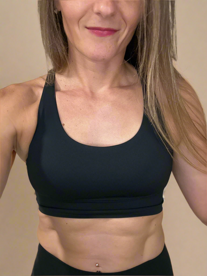 Female model wearing front of Powerflow Axis Bra in Black.