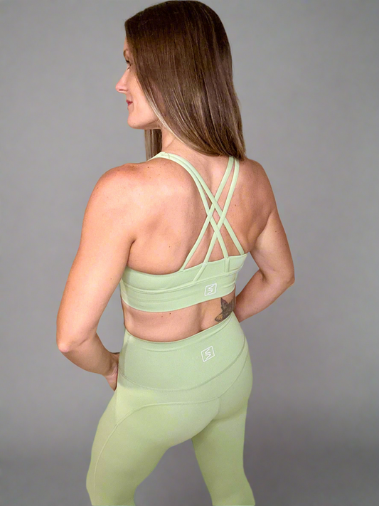 Female Model wearing Powerflow Workout Set showcasing the back details. 