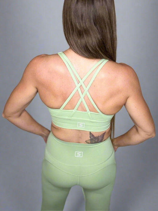 Female model wearing Powerflow Axis bra in Mint.